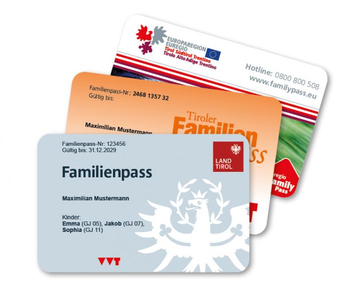 Familienpass in grau, orange und weiß.